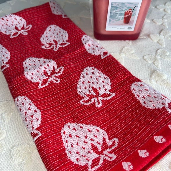 Strawberry Surprise Boutique Gift Box by Pk - Picture 5 of 14